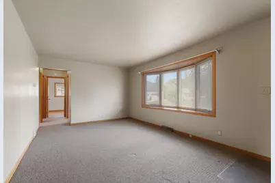 120 N Manitou Drive, Mankato, MN 56001 - Photo 3