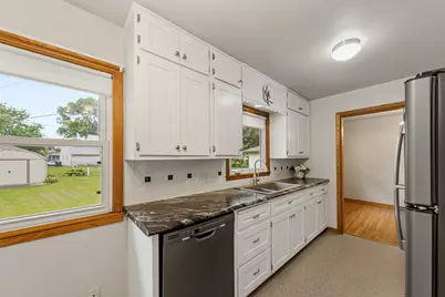 120 N Manitou Drive, Mankato, MN 56001 - Photo 5