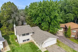 6770 Woodhill Trail, Eden Prairie, MN 55346 - Photo 23