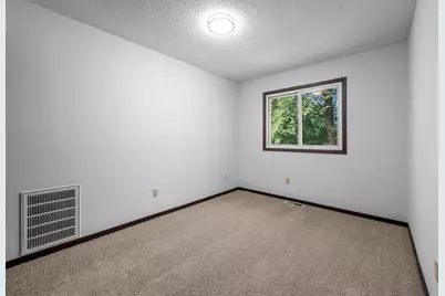 6770 Woodhill Trail, Eden Prairie, MN 55346 - Photo 11