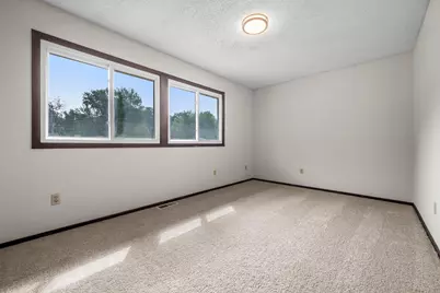 6770 Woodhill Trail, Eden Prairie, MN 55346 - Photo 7