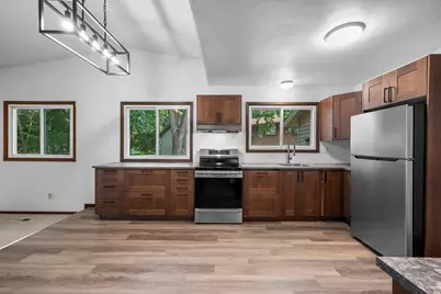 6770 Woodhill Trail, Eden Prairie, MN 55346 - Photo 5