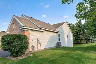 10986 Thone Rd, Woodbury, MN 55129 - Photo 37