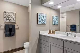 1159 Hollybrook Dr, Wayzata, MN 55391 - Photo 23