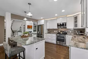 1159 Hollybrook Dr, Wayzata, MN 55391 - Photo 3