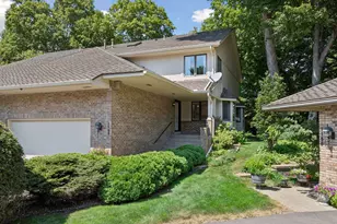 1159 Hollybrook Dr, Wayzata, MN 55391 - Photo 1