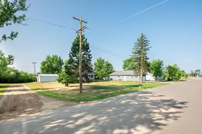 221 E Lake Street, Parkers Prairie, MN 56361 - Photo 29