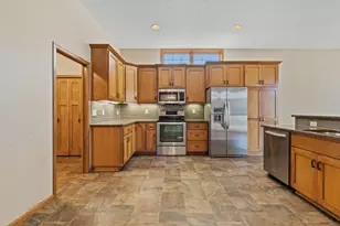 6427 Tessman Terrace N, Brooklyn Park, MN 55445 - Photo 9