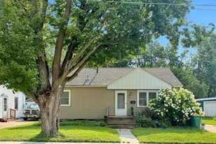 504 Edgewood Ave, Albert Lea, MN 56007 - Photo 1