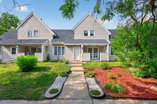 25 Stevens St E, Saint Paul, MN 55107 - Photo 1