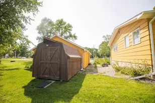 511 W 11th St, Morris, MN 56267 - Photo 9