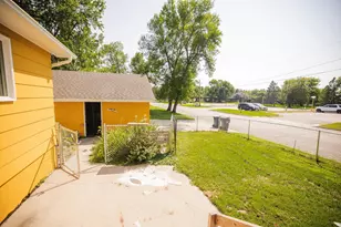 511 W 11th St, Morris, MN 56267 - Photo 13