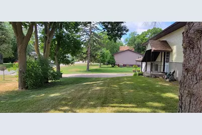 305 E Summit Street, Battle Lake, MN 56515 - Photo 9