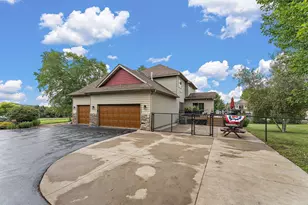 23140 Grandview Way, Lakeville, MN 55044 - Photo 3