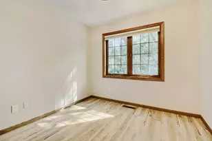 4075 Valentine Crest Rd, Arden Hills, MN 55112 - Photo 15