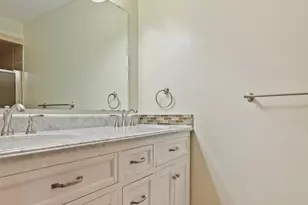 5546 Village Dr, Edina, MN 55439 - Photo 13