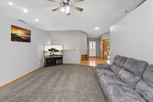 909 Jonathan Ln, La Crescent, MN 55947 - Photo 5