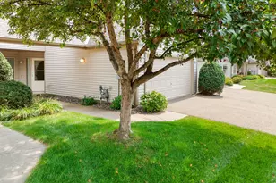 27699 Woodland Dr, Chisago City, MN 55013 - Photo 5