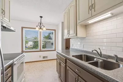 1538-1540 Hartford Avenue, Saint Paul, MN 55116 - Photo 9