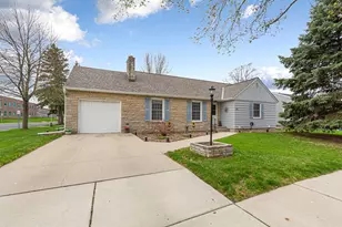 302 W Douglas St, Arlington, MN 55307 - Photo 1