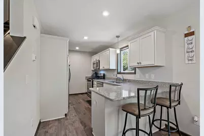 7106 Calumet Court, Savage, MN 55378 - Photo 5