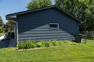 503 Chan View, Chanhassen, MN 55317 - Photo 11