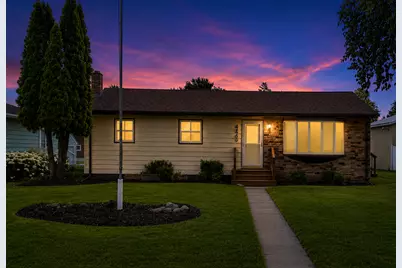 446 Maple Avenue S, Thief River Falls, MN 56701 - Photo 1