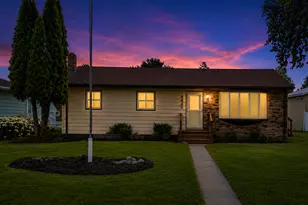 446 Maple Ave S, Thief River Falls, MN 56701 - Photo 1