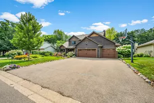 12155 Gantry Ln, Apple Valley, MN 55124 - Photo 3