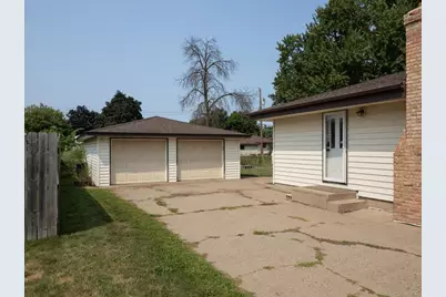 6231 Quail Avenue N, Brooklyn Center, MN 55429 - Photo 3