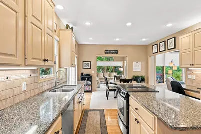 10904 Chatham Court S, Burnsville, MN 55337 - Photo 19
