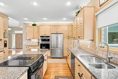 10904 Chatham Court S, Burnsville, MN 55337 - Photo 15
