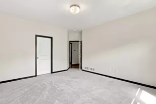 8652 Lake Riley Dr, Chanhassen, MN 55317 - Photo 19