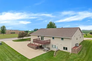 900 Courtney Dr, Caledonia, MN 55921 - Photo 43