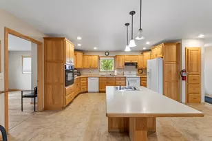 900 Courtney Dr, Caledonia, MN 55921 - Photo 5