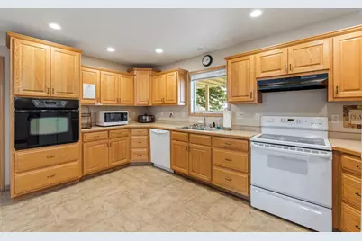 900 Courtney Drive, Caledonia, MN 55921 - Photo 3