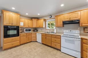 900 Courtney Dr, Caledonia, MN 55921 - Photo 3