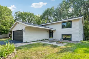 15081 Summerhill Dr, Eden Prairie, MN 55346 - Photo 3