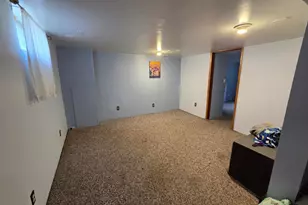 813 Ulstad Ave, Albert Lea, MN 56007 - Photo 9