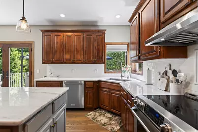 506 Hawthorne Woods Drive, Eagan, MN 55123 - Photo 39