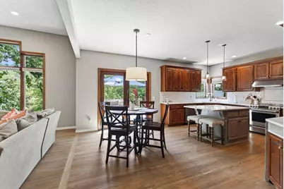 506 Hawthorne Woods Drive, Eagan, MN 55123 - Photo 5