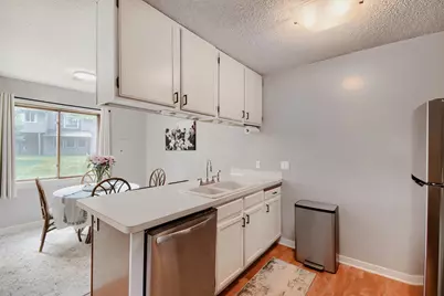 8862 Cottonwood Lane N, Maple Grove, MN 55369 - Photo 9