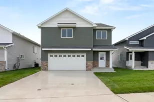 2611 38th Ave S, Moorhead, MN 56560 - Photo 1