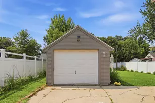 1103 8th St NW, Austin, MN 55912 - Photo 5