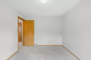 2047 Morgan Ave, Saint Paul, MN 55116 - Photo 19