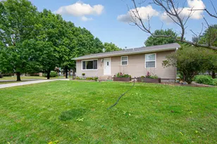 124 13th Ave NW, Waseca, MN 56093 - Photo 1