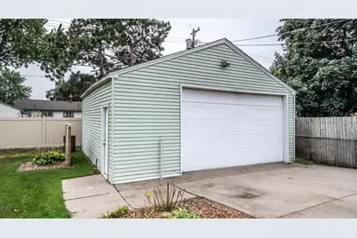 214 Poplar Street E, South Saint Paul, MN 55075 - Photo 3