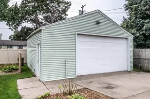 214 Poplar St E, South Saint Paul, MN 55075 - Photo 3