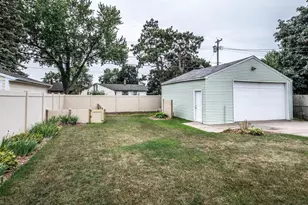 214 Poplar St E, South Saint Paul, MN 55075 - Photo 5