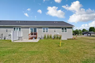 611 Mari Dean Boulevard #6, Lake Crystal, MN 56055 - Photo 3